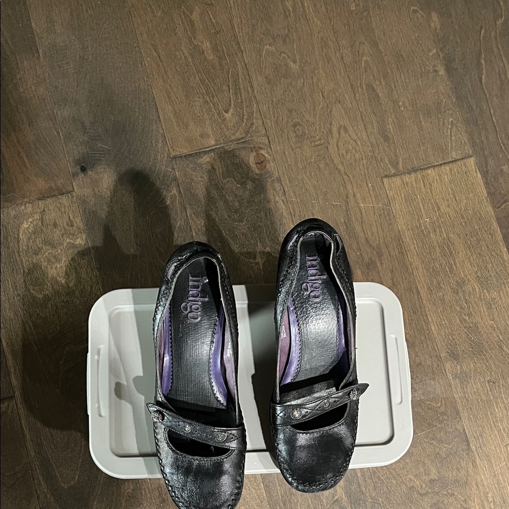 Indigo Women's Black Leather Flats with Strap
